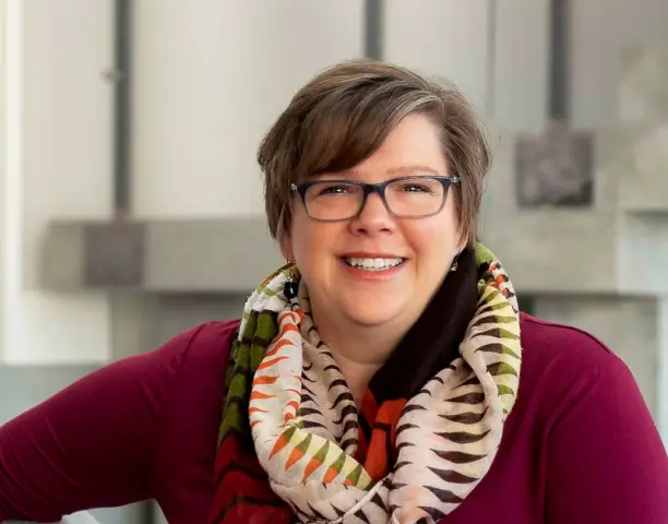 Photo of Julie Arnold